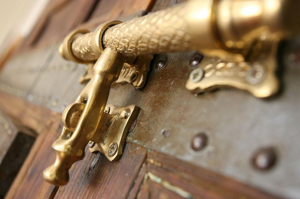 Riad Palais Calipau Marrakesh Extérieur photo A key in a lock