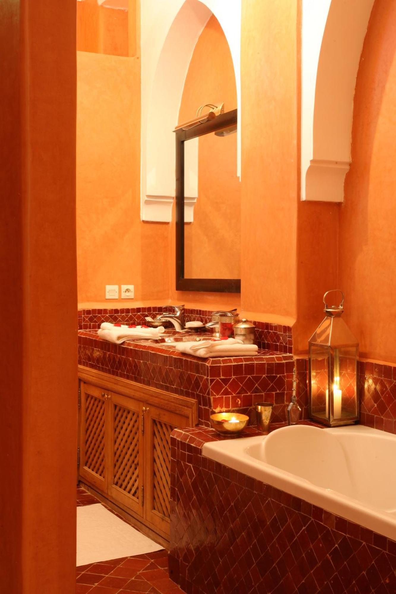 Riad Palais Calipau Marrakesh Extérieur photo Bathroom in a Moroccan riad