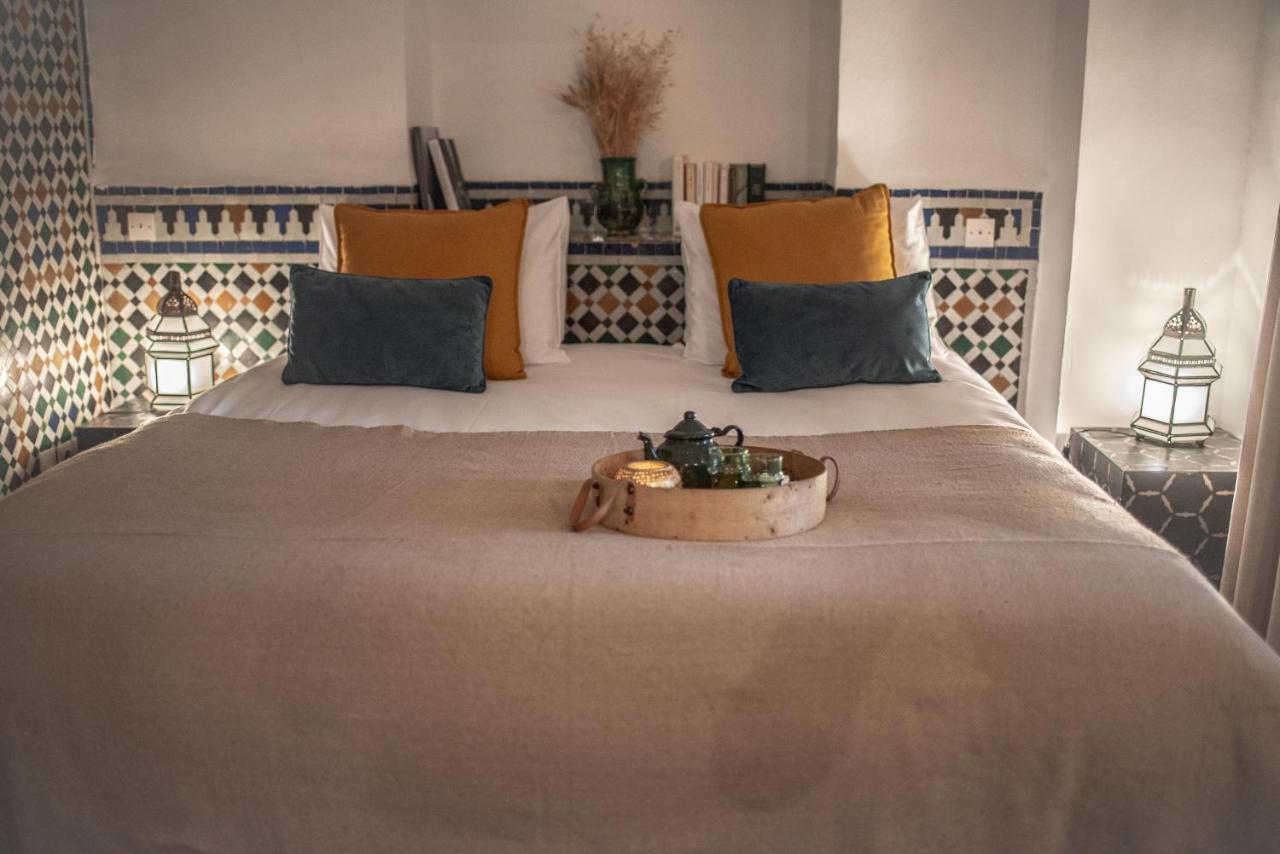 Riad Palais Calipau Marrakesh Extérieur photo A bedroom in a Moroccan riad